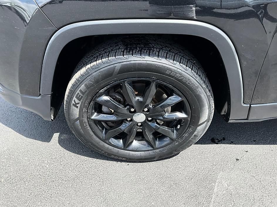 Used 2014 Jeep Cherokee Latitude AWD/4WD image 10