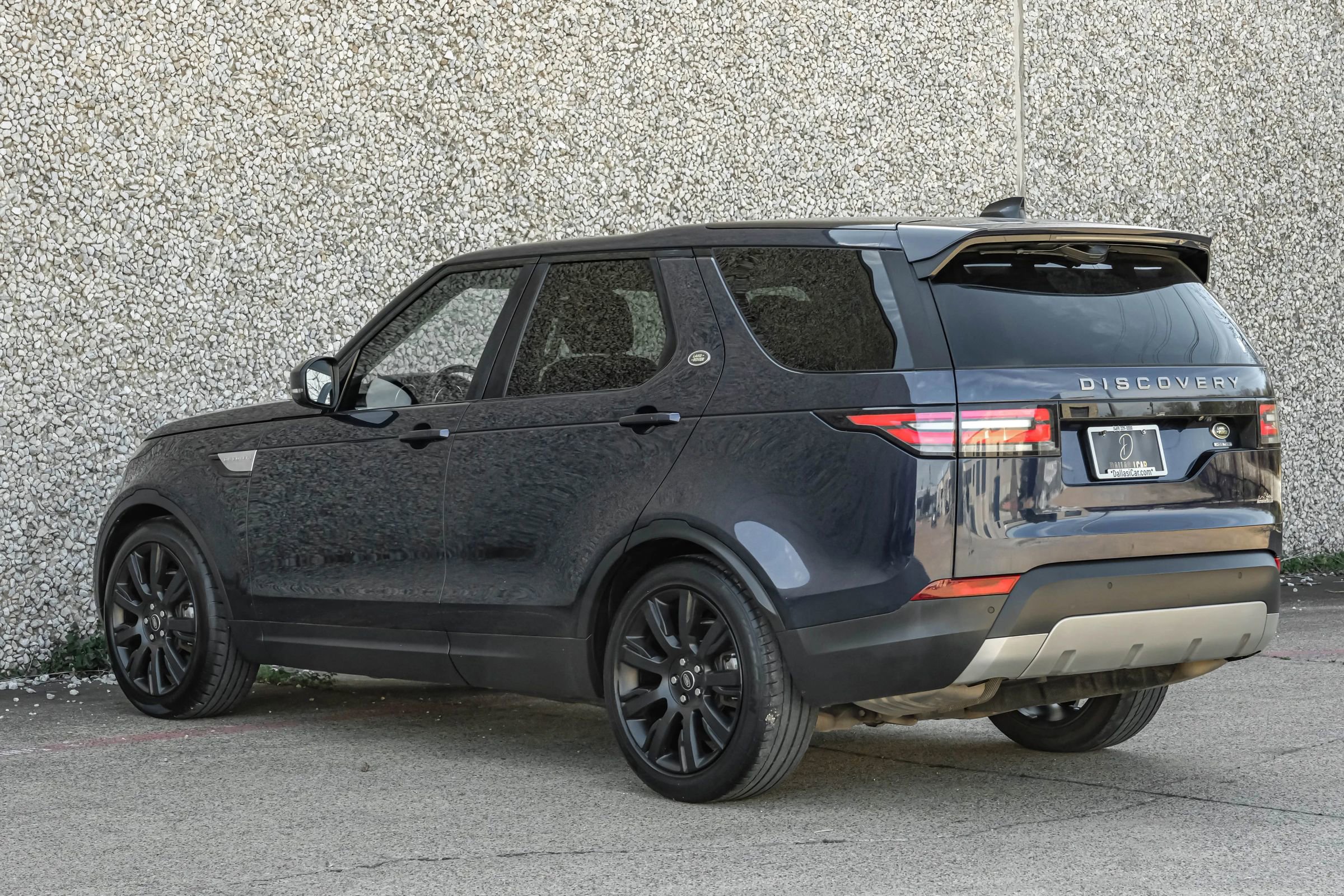 Used 2017 Land Rover Discovery HSE AWD/4WD image 12