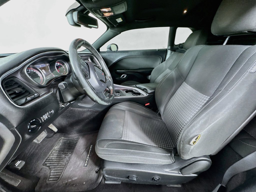 Used 2016 Dodge Challenger SXT RWD image 23