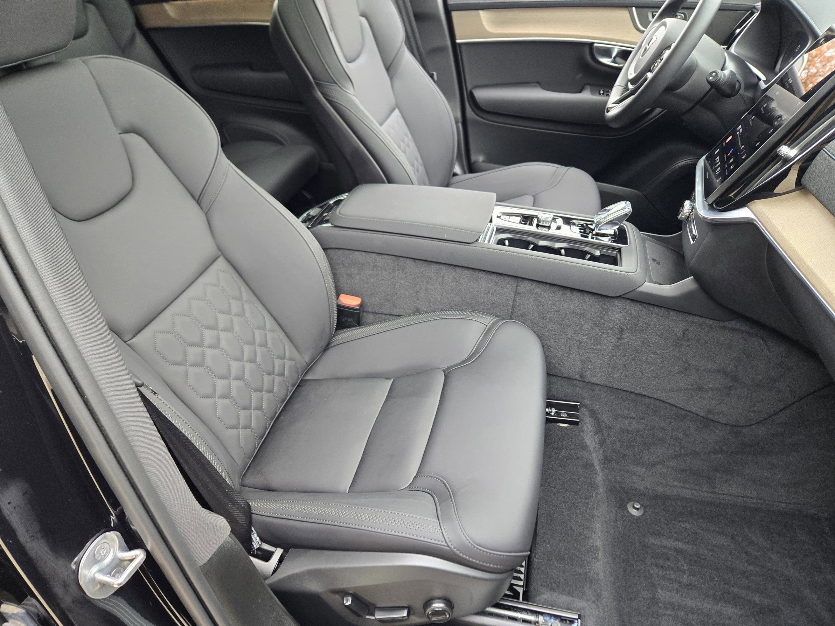 New 2025 Volvo XC90 T8 Core w/ Protection Package image 12