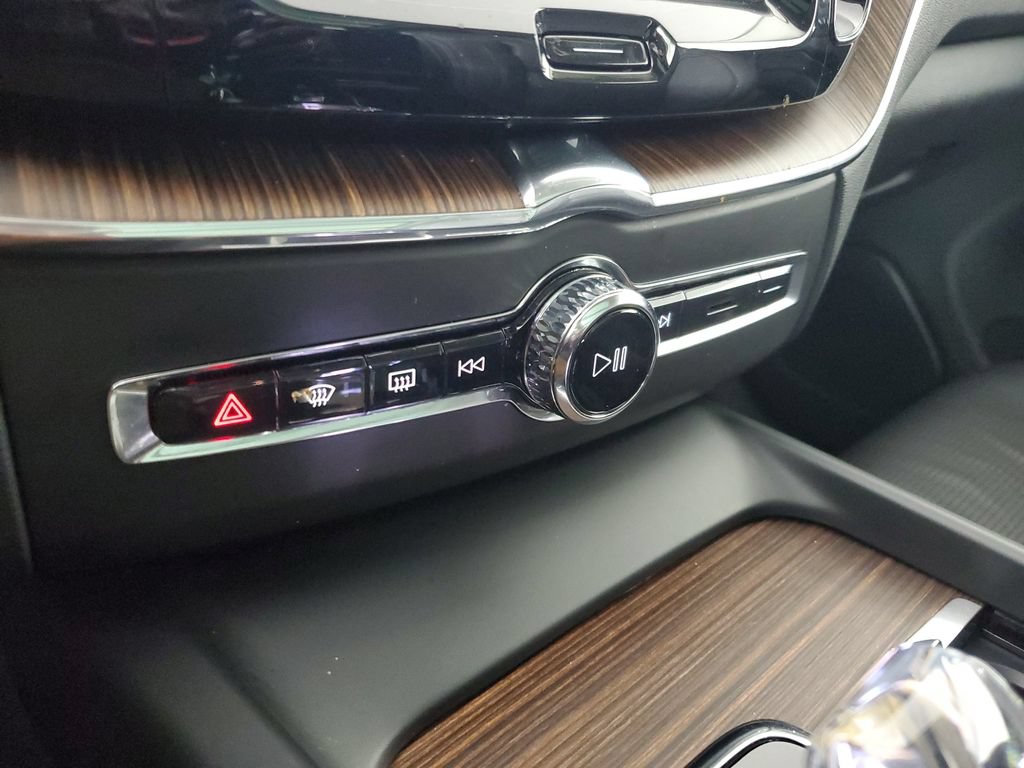Used 2023 Volvo XC60 B5 Ultimate AWD/4WD image 30