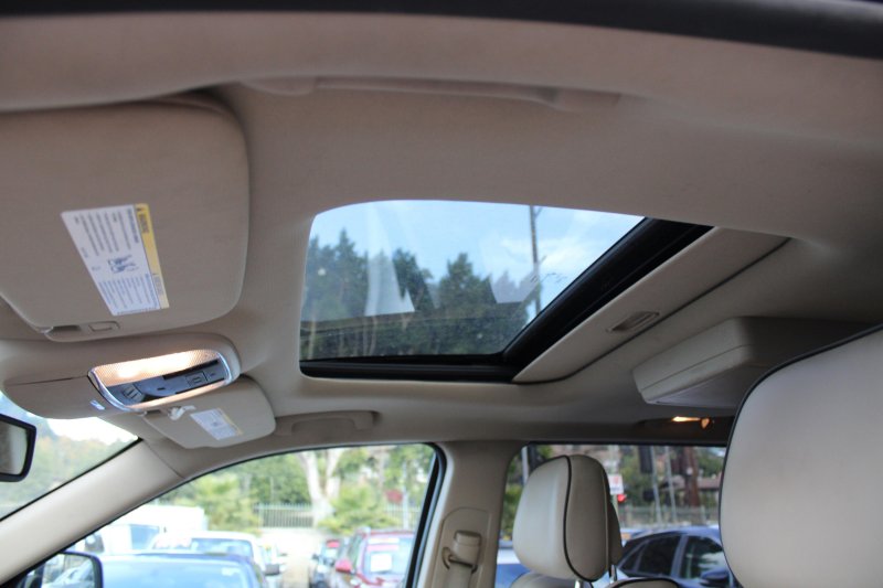 Used 2011 Jeep Grand Cherokee Overland image 15