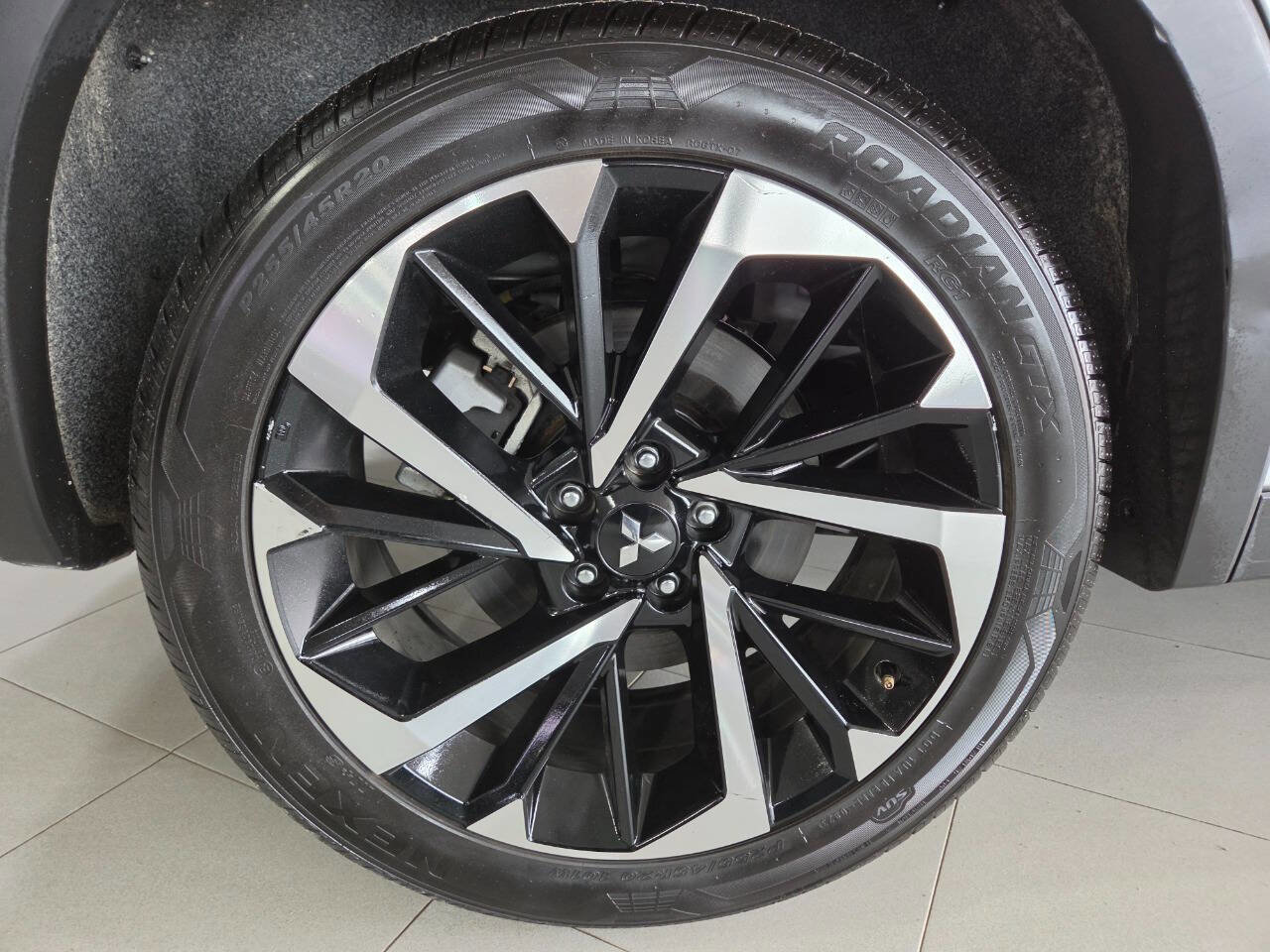 Used 2023 Mitsubishi Outlander SE image 10