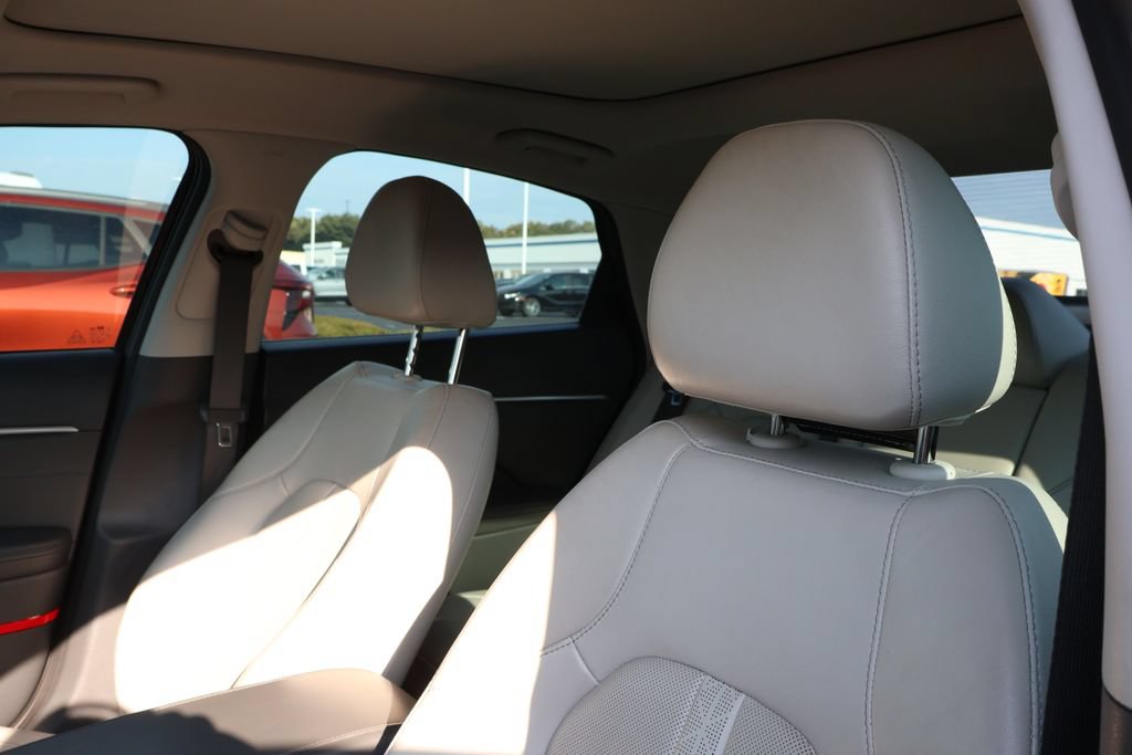 Used 2020 Hyundai Sonata Limited w/ Preferred Accessory Package FWD image 10