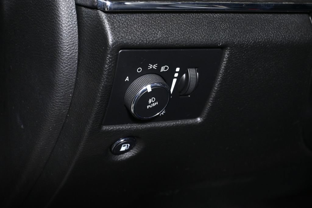 Used 2017 Jeep Grand Cherokee Limited AWD/4WD image 26