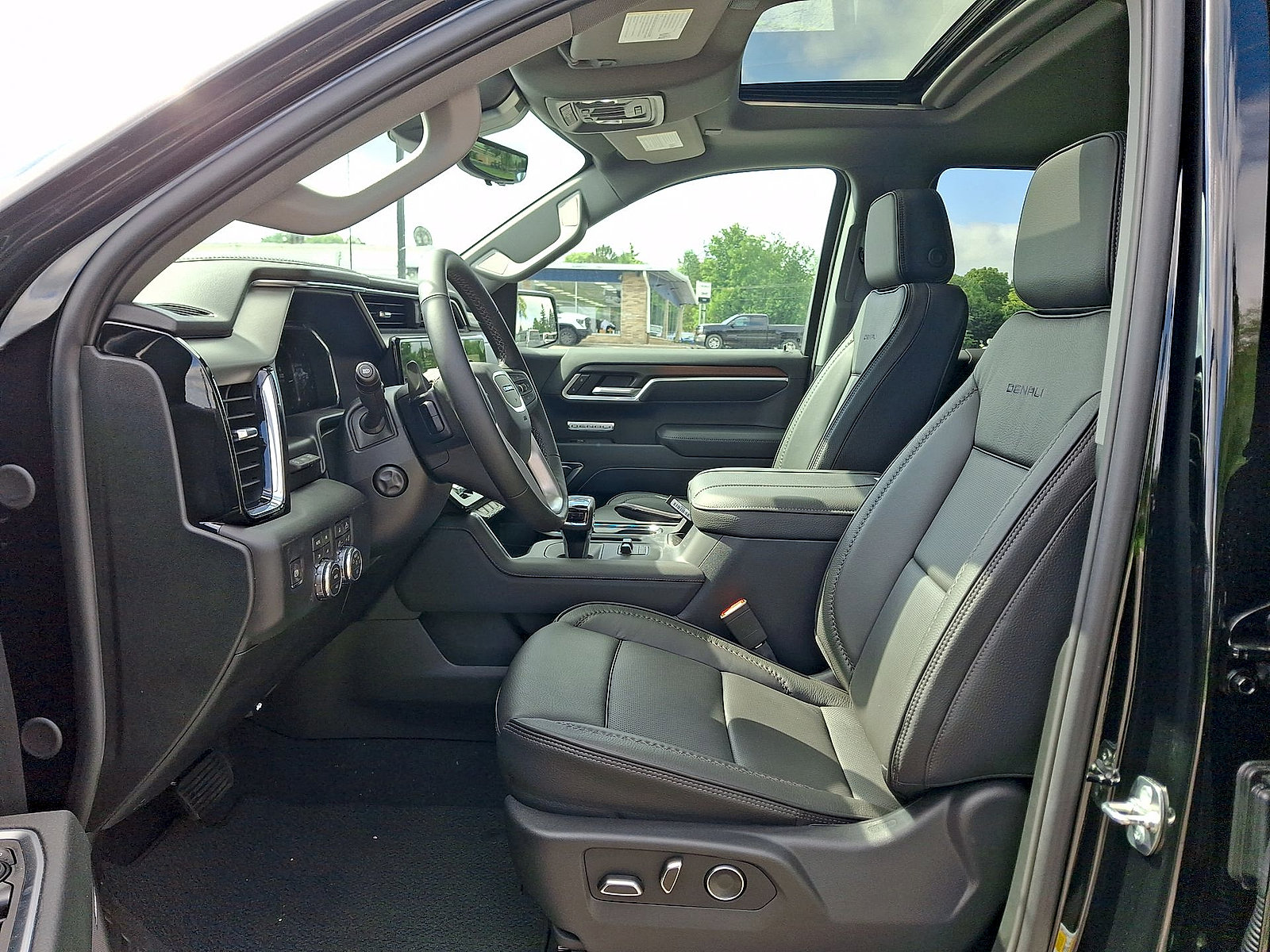 New 2026 GMC Sierra 1500 Denali w/ Technology Package AWD/4WD image 14