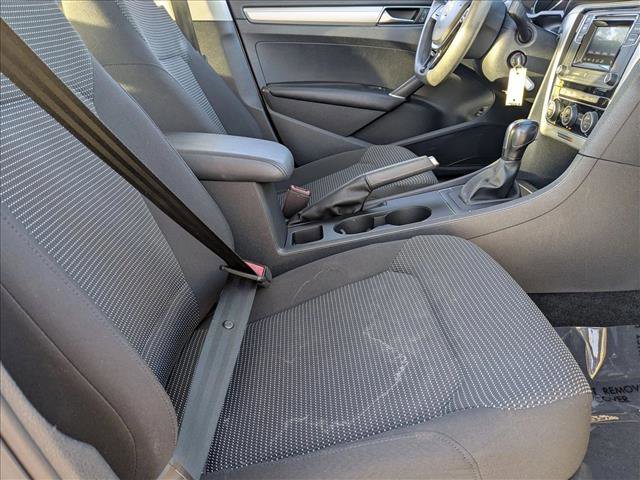 Used 2017 Volkswagen Passat 1.8T S FWD image 18