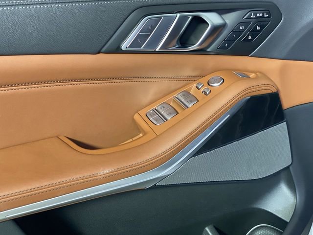 Used 2022 BMW X7 M50i w/ Dynamic Handling Package image 30