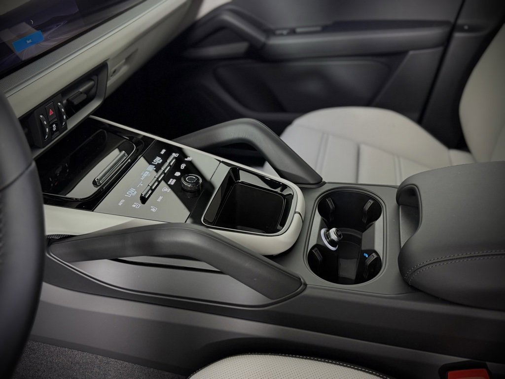 New 2026 Porsche Cayenne Coupe image 24