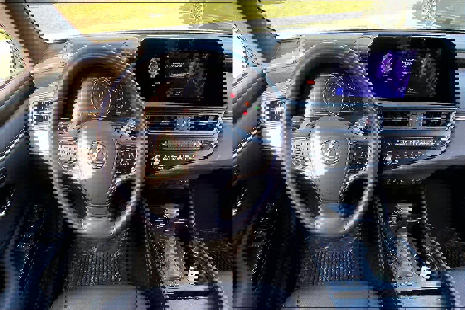 Certified 2023 Lexus ES 300h w/ Premium Package image 6