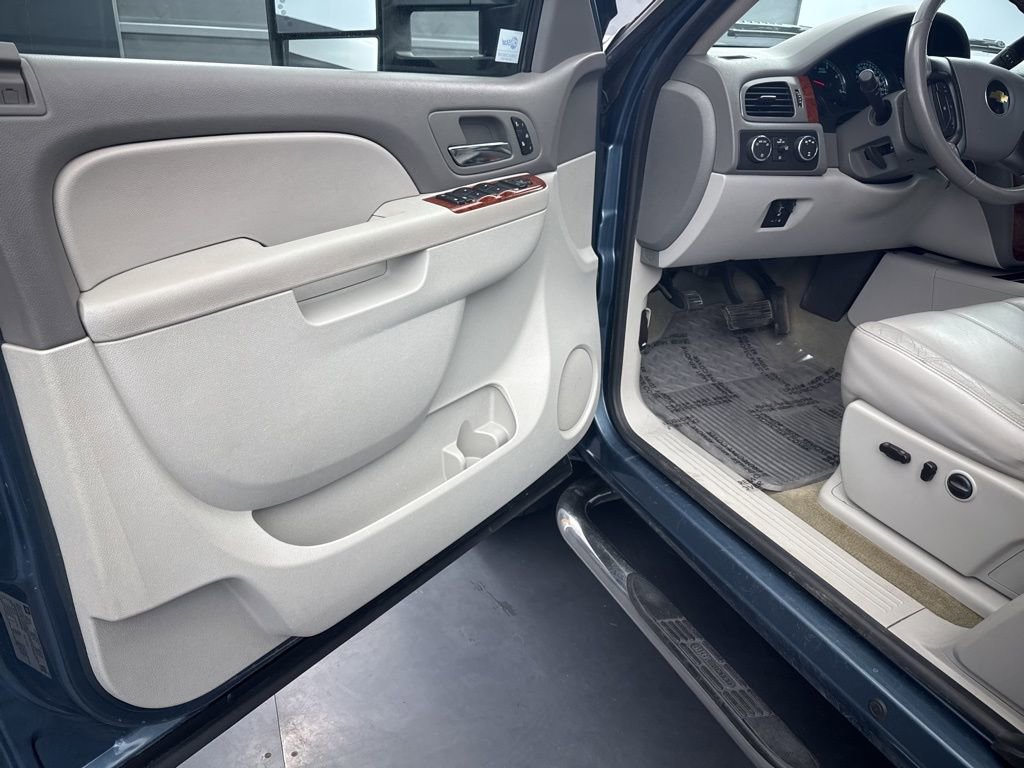 Used 2011 Chevrolet Silverado 2500 LTZ AWD/4WD image 28