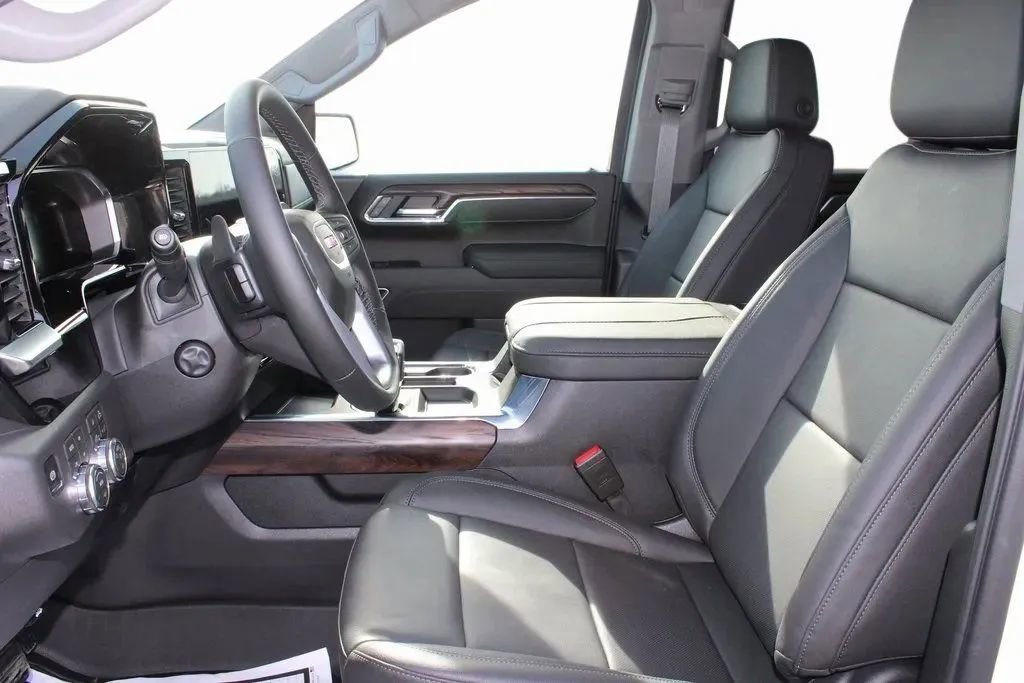 New 2026 GMC Sierra 1500 SLT image 9