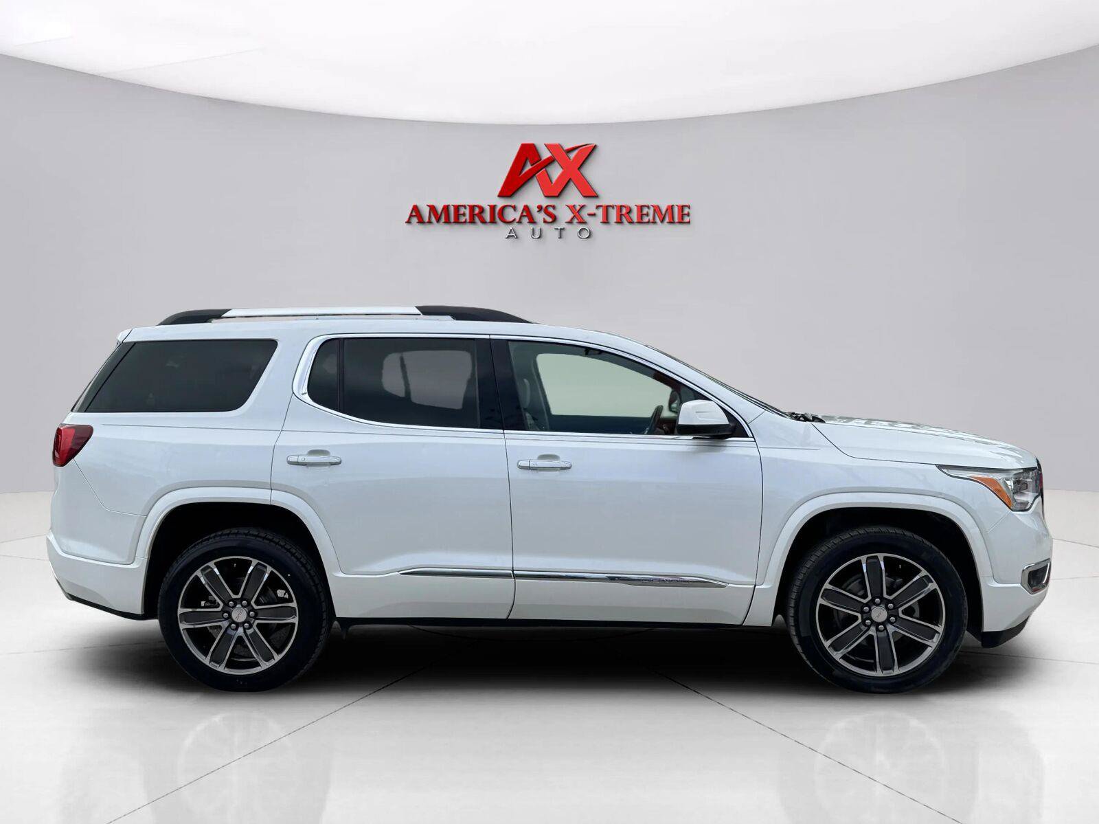 Used 2019 GMC Acadia Denali w/ Technology Package AWD/4WD image 7