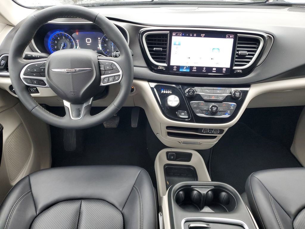 Used 2024 Chrysler Pacifica Touring-L image 26