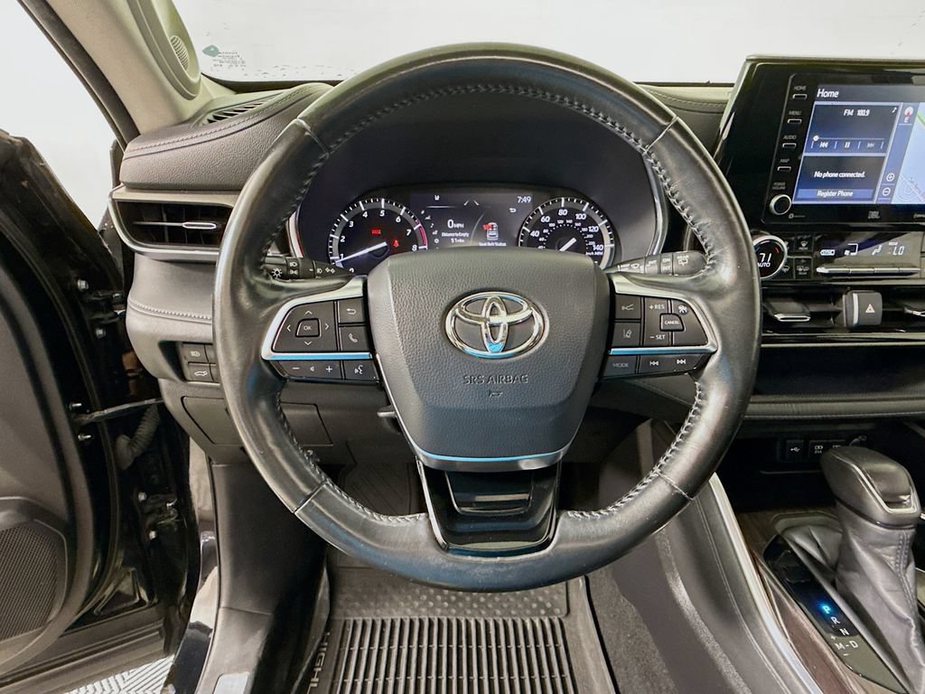 Used 2020 Toyota Highlander Limited FWD image 11