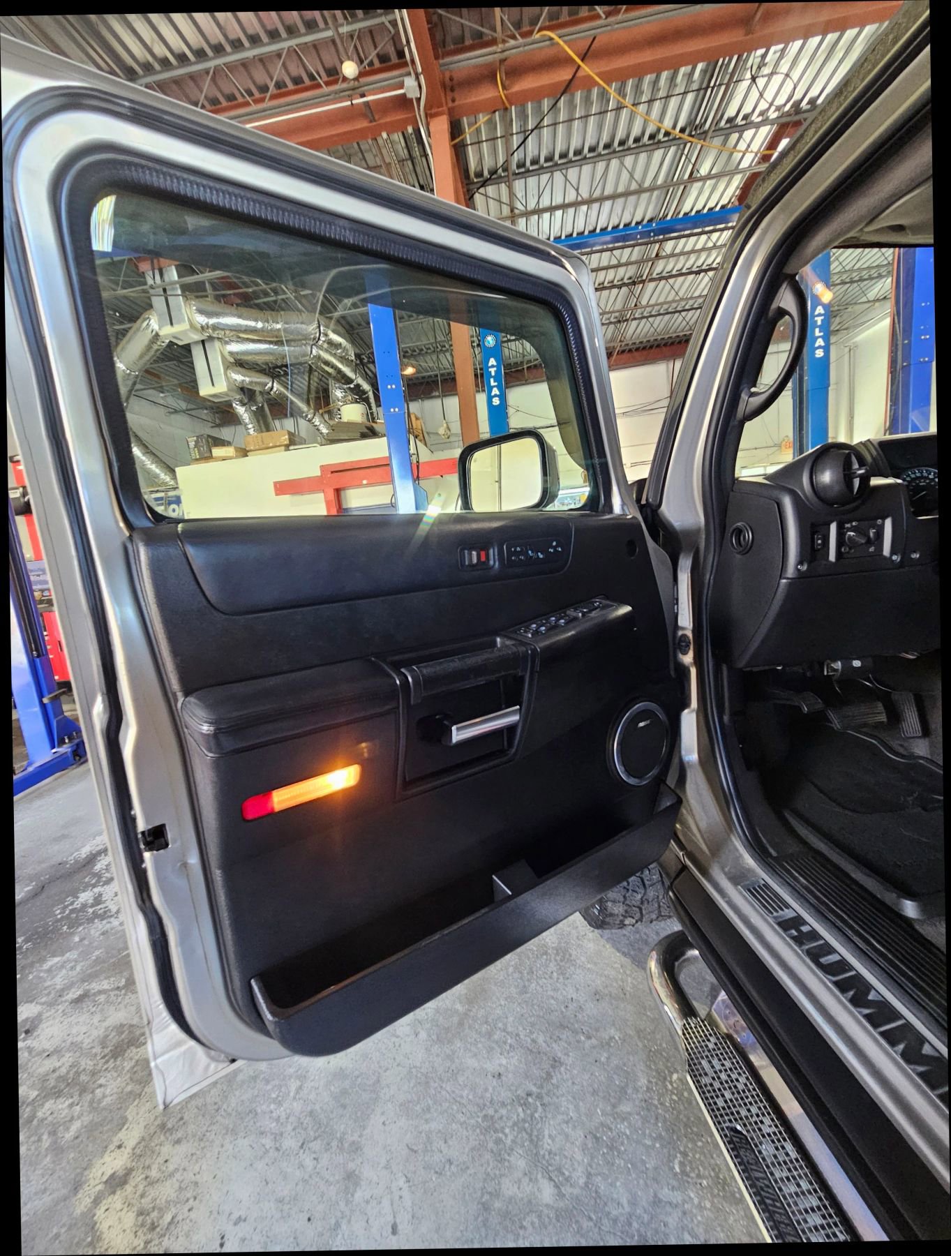 Used 2005 HUMMER H2 SUT w/ Preferred Equipment Group image 29