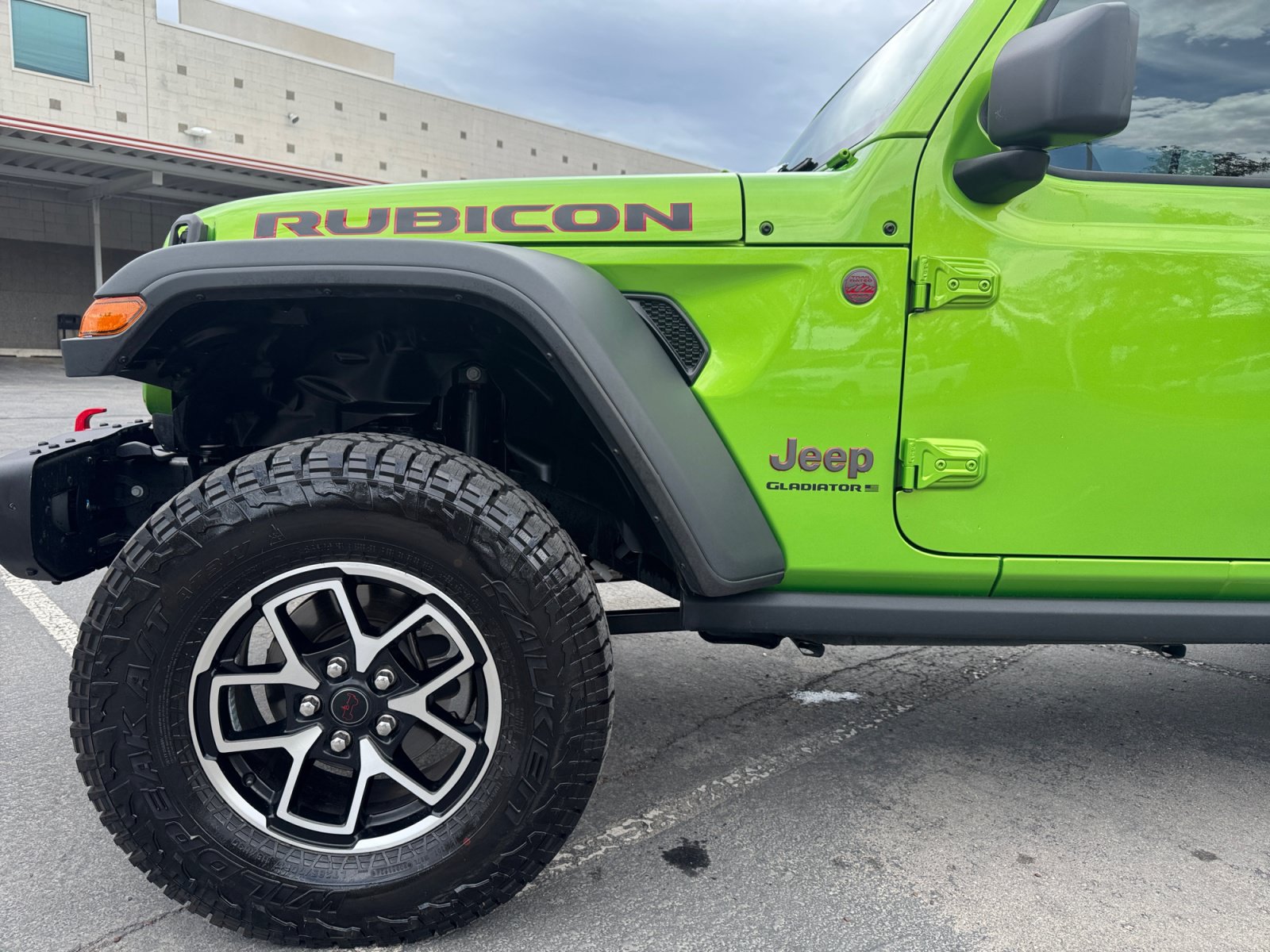 Used 2025 Jeep Gladiator Rubicon w/ Convenience Group AWD/4WD image 9