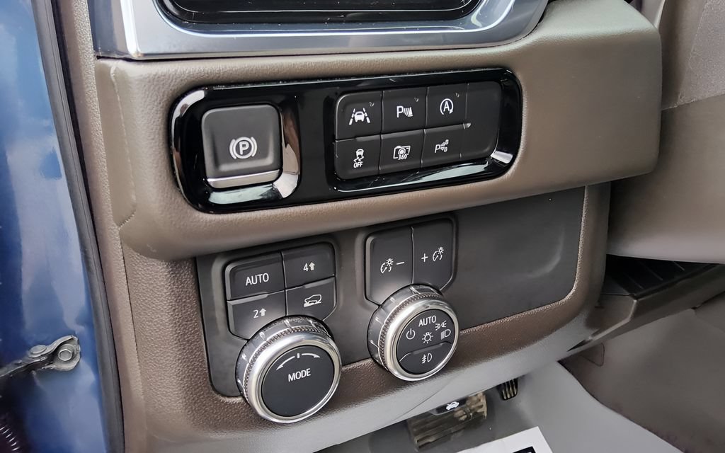 Used 2025 GMC Yukon XL Elevation AWD/4WD image 21