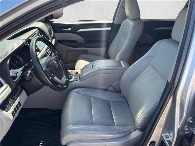 Used 2017 Toyota Highlander XLE FWD image 13