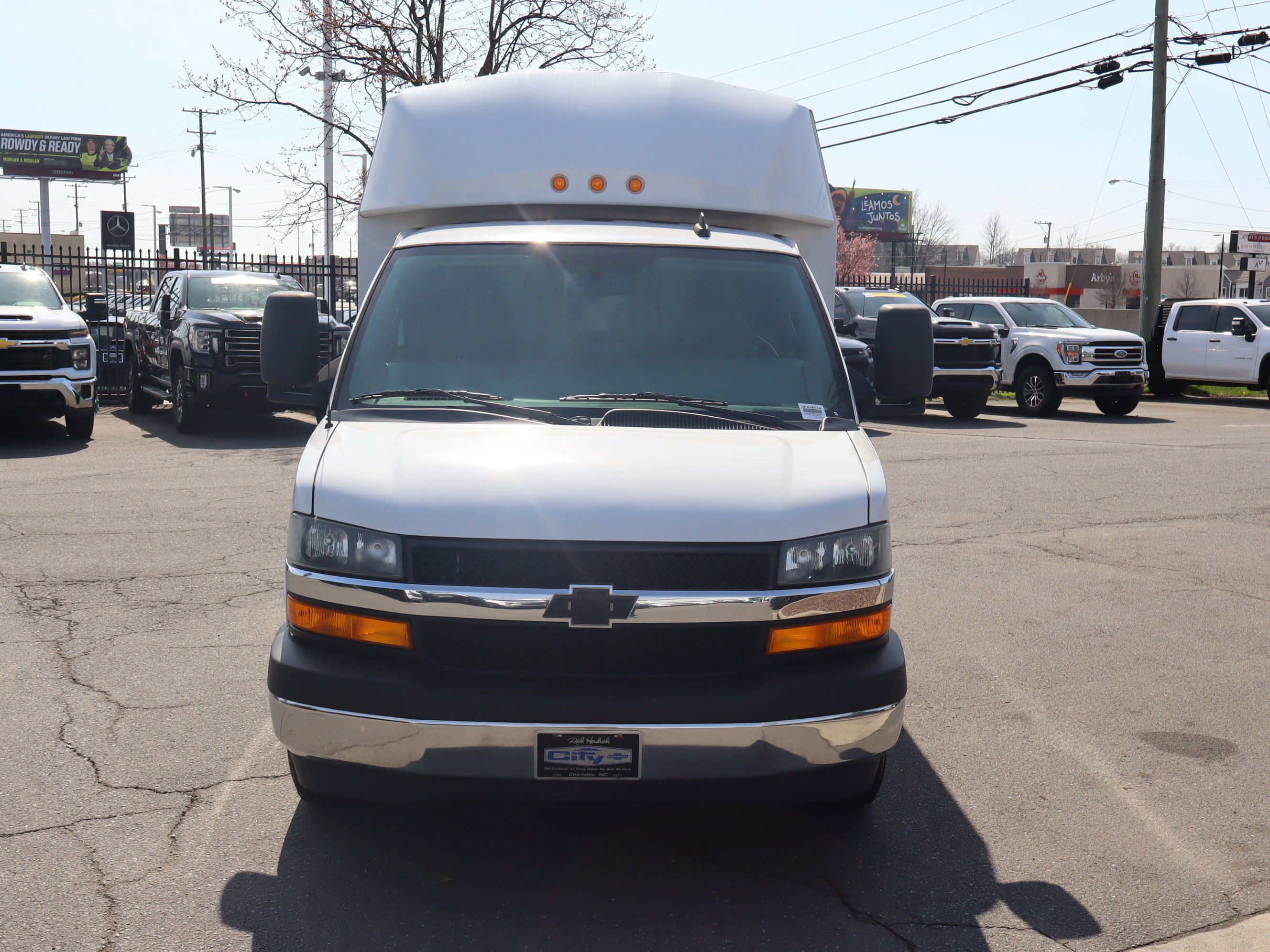 Used 2019 Chevrolet Express 3500 w/ Power Convenience Package image 3