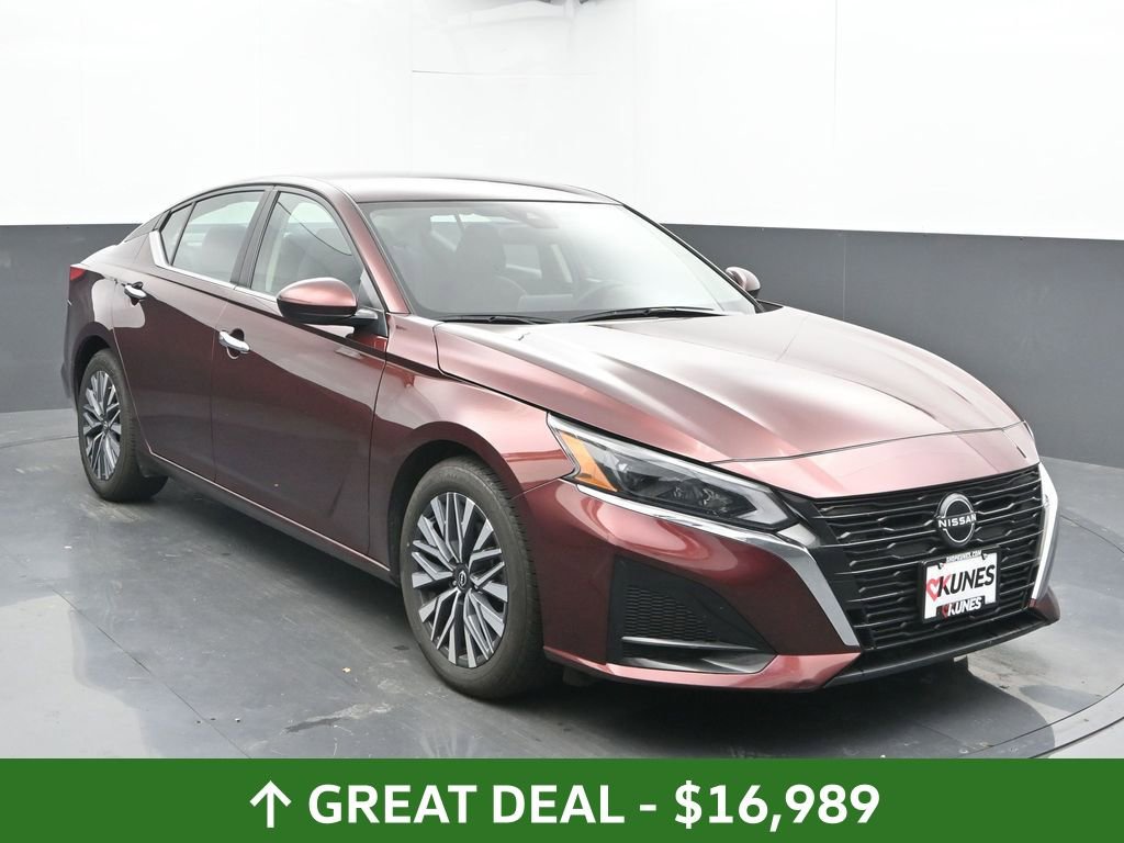 Used 2023 Nissan Altima 2.5 SV image 4