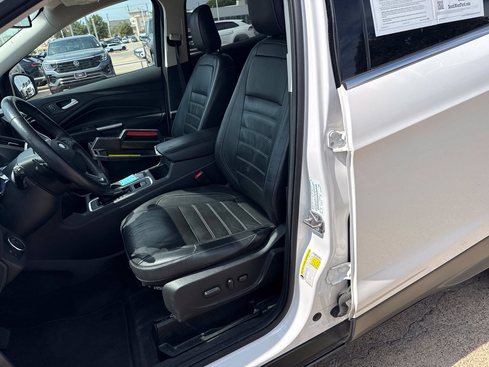 Used 2018 Ford Escape Titanium w/ Ford Safe & Smart Package FWD image 11