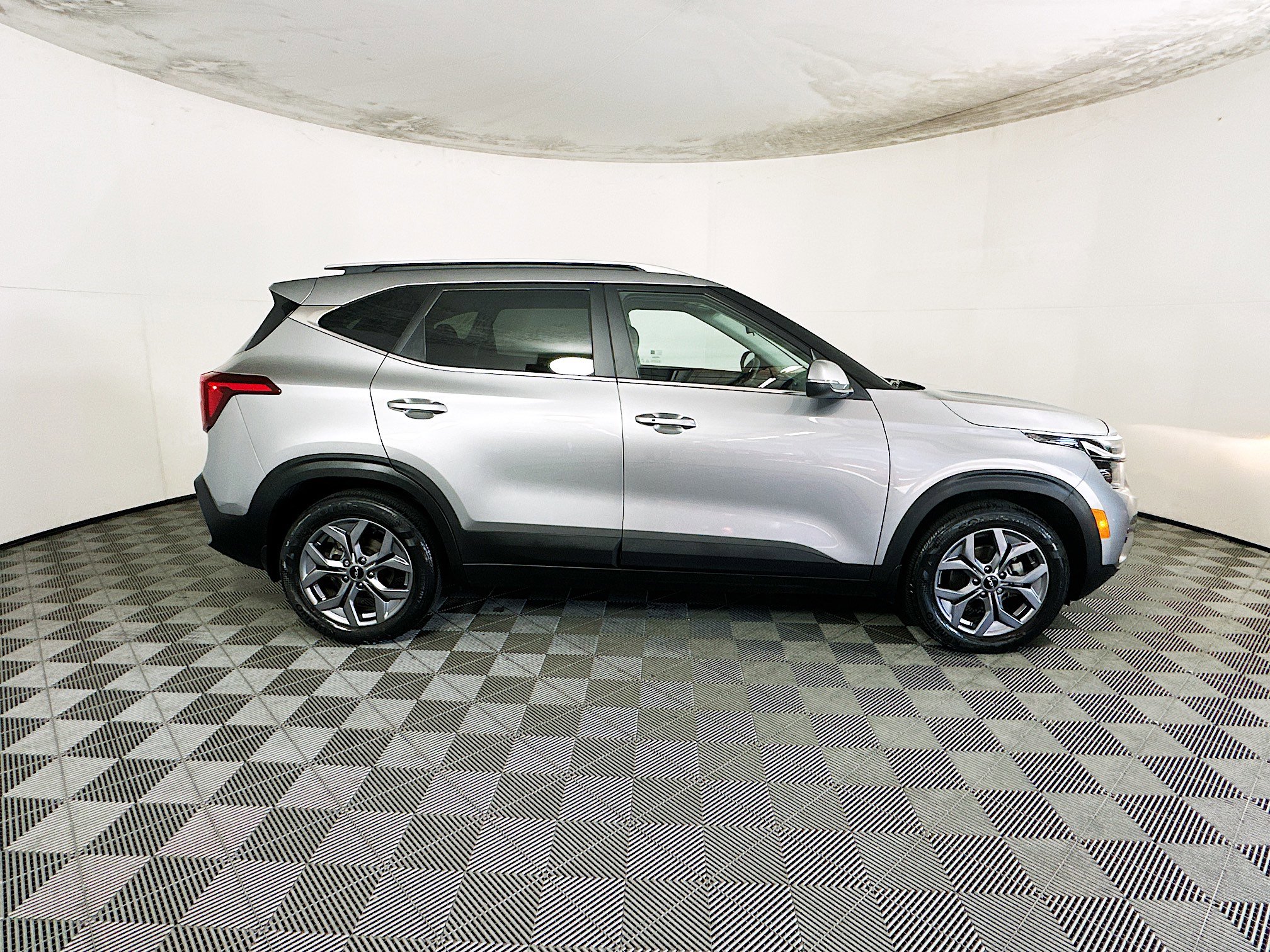 Used 2024 Kia Seltos S FWD image 2