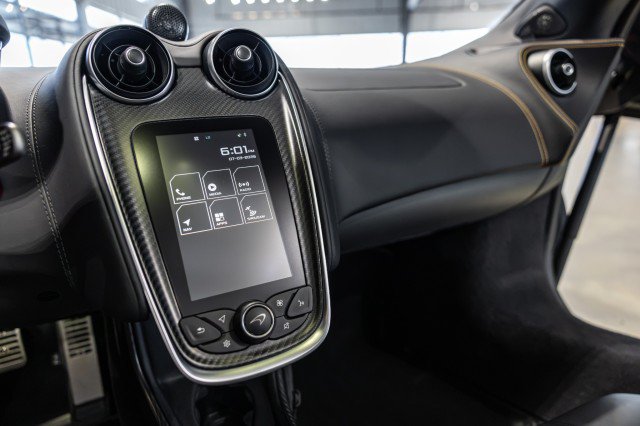 Used 2020 McLaren 600LT Spider RWD image 45