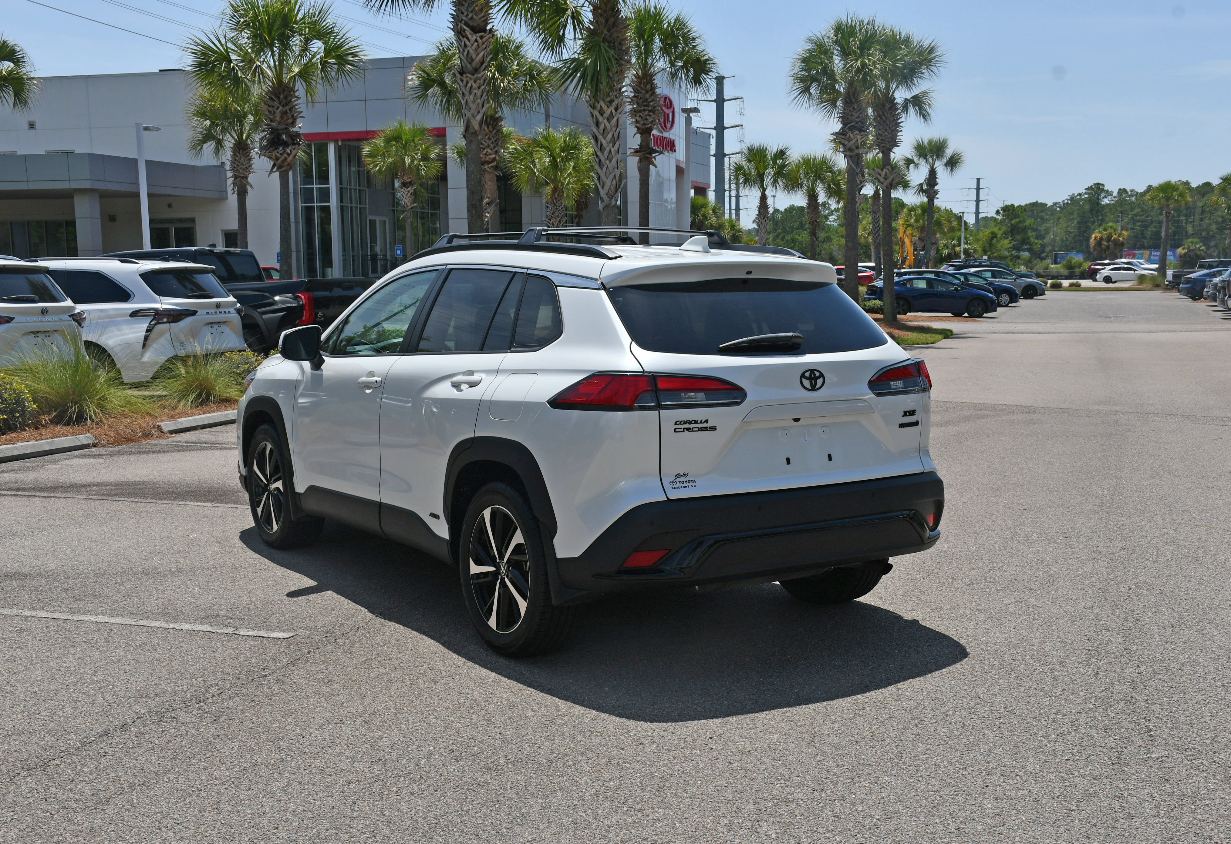 Used 2024 Toyota Corolla Cross AWD Hybrid w/ Convenience Package image 4