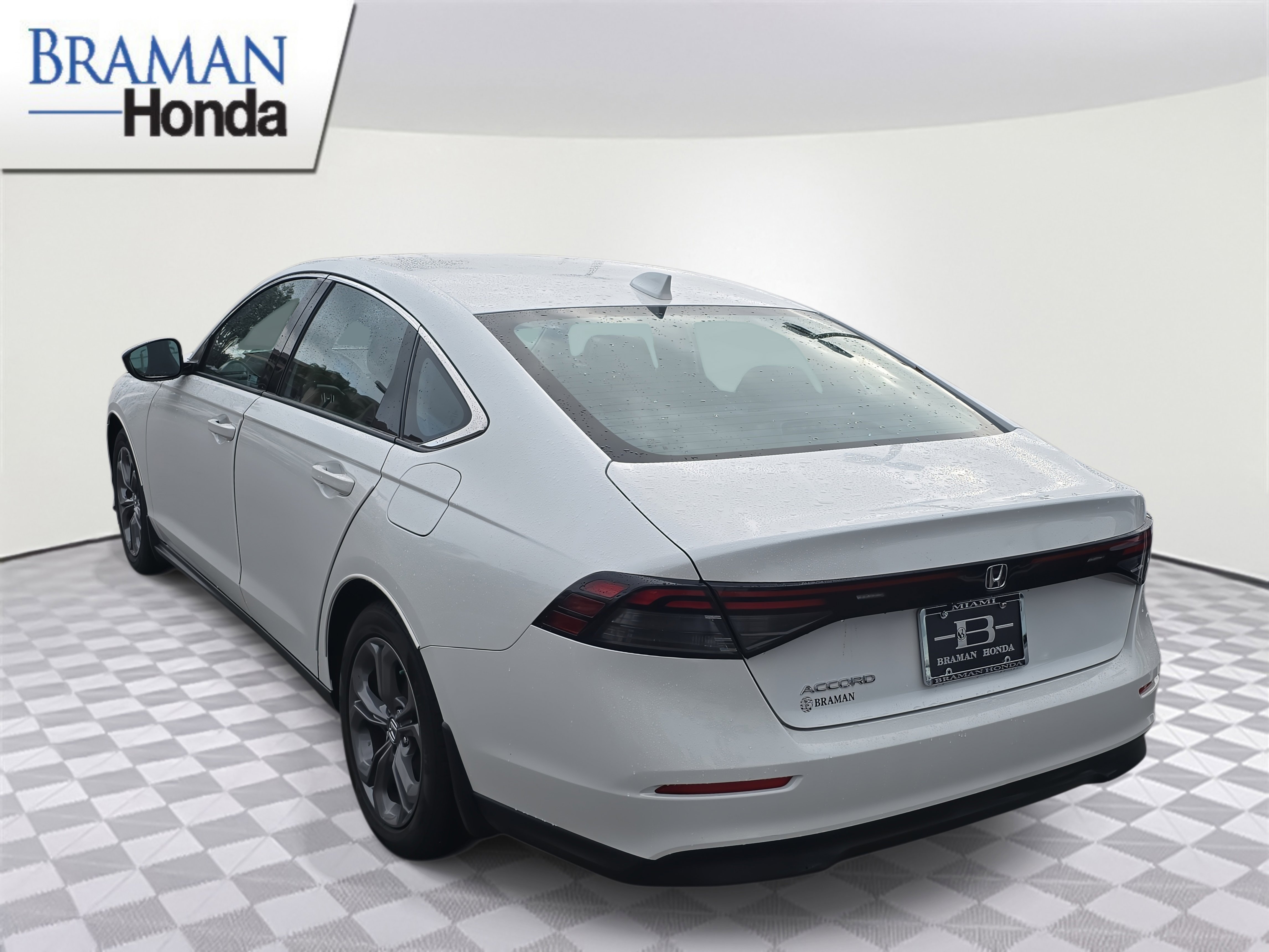 Certified 2023 Honda Accord EX image 4