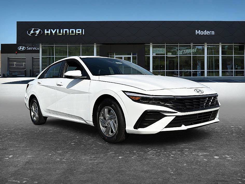 New 2026 Hyundai Elantra SE FWD image 2