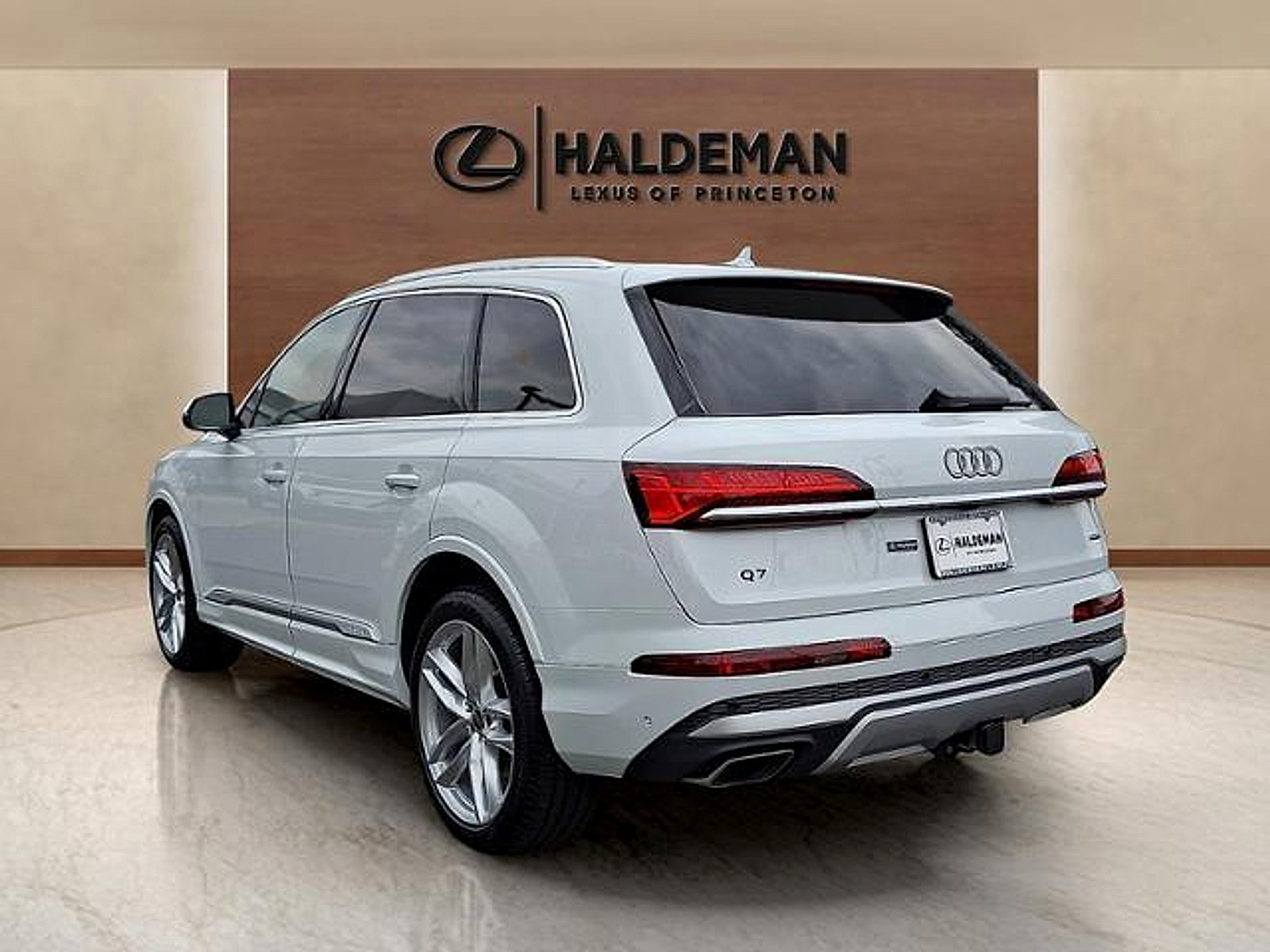 Used 2025 Audi Q7 3.0T Premium Plus AWD/4WD image 4