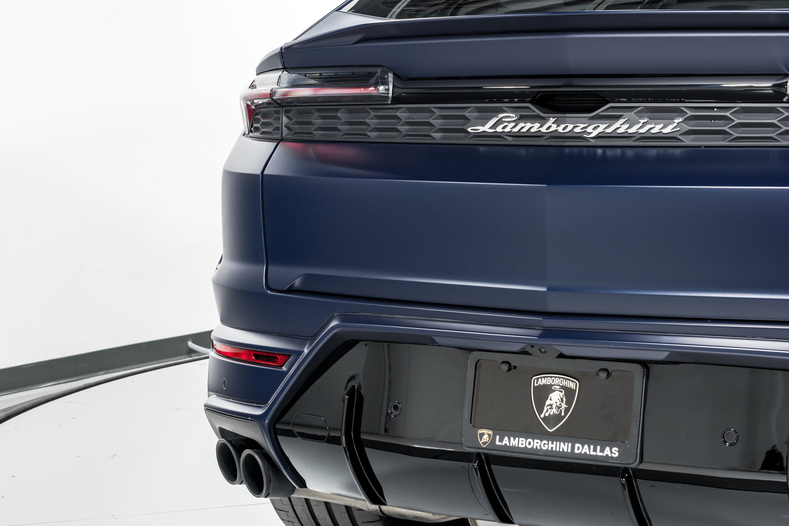 Used 2025 Lamborghini Urus SE AWD/4WD image 56