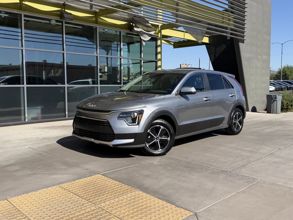 Used 2024 Kia Niro LX FWD image 1