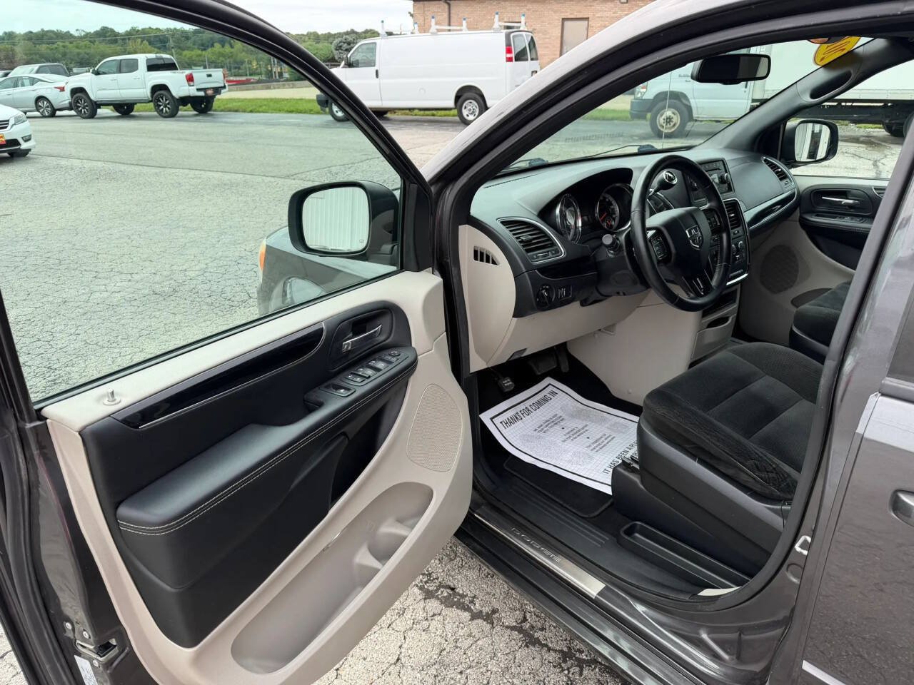 Used 2016 Dodge Grand Caravan SE FWD image 9