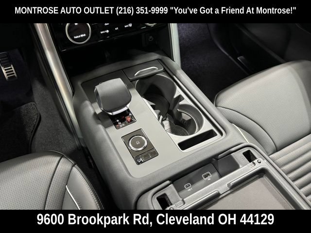 New 2024 Land Rover Discovery Dynamic SE AWD/4WD image 18