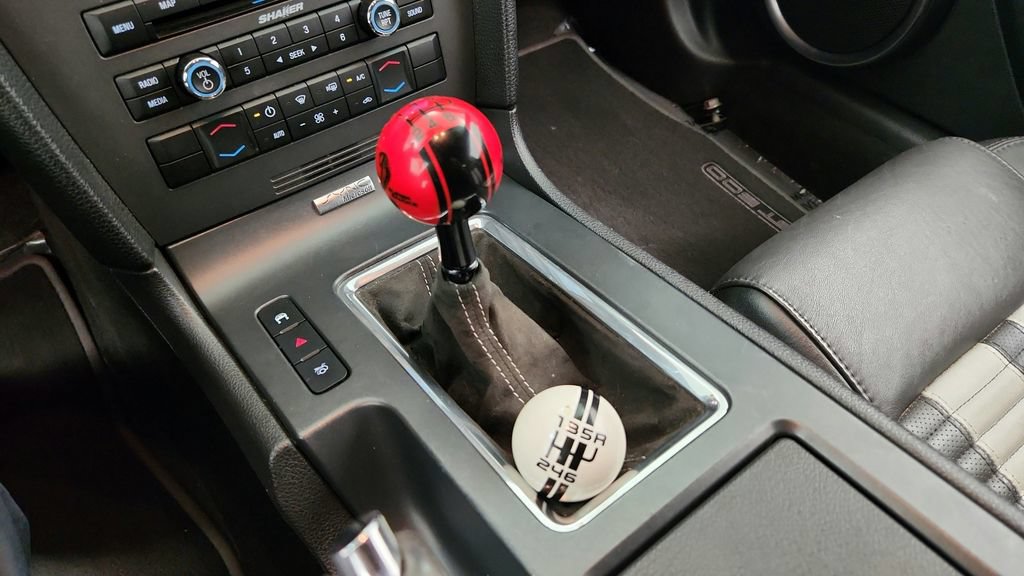 Used 2010 Ford Mustang Shelby GT500 RWD image 65