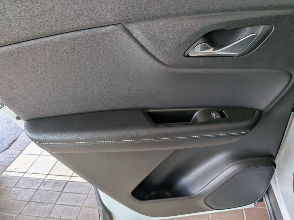 Used 2025 Chevrolet Blazer LT FWD image 23