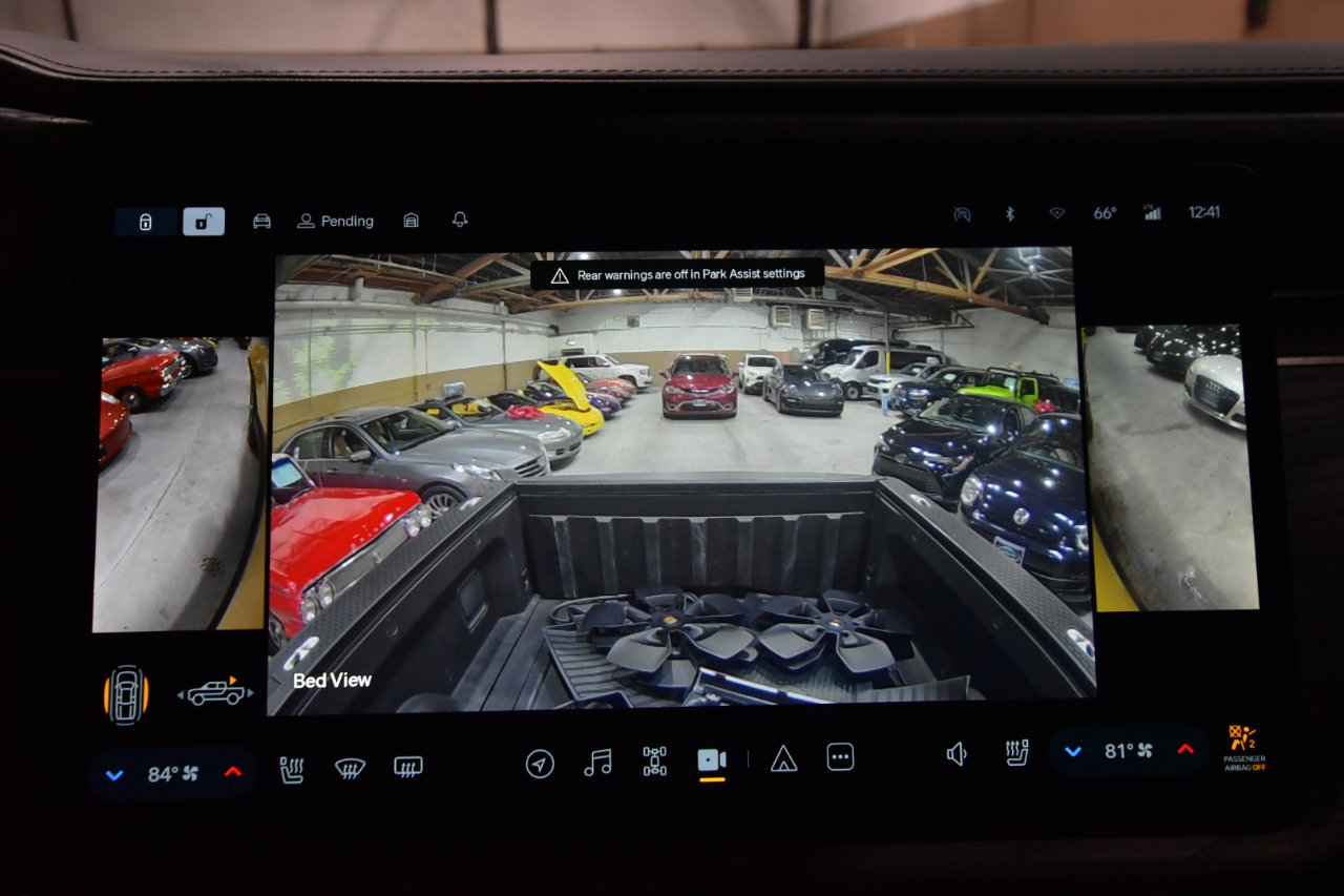 Used 2022 Rivian R1T Adventure image 39