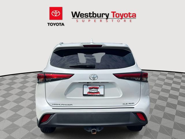 Used 2022 Toyota Highlander XLE AWD/4WD image 7
