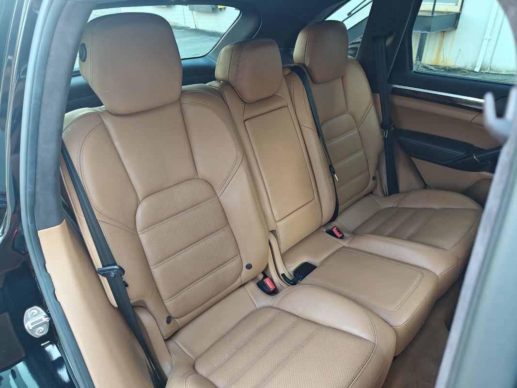 Used 2015 Porsche Cayenne Turbo AWD/4WD image 16