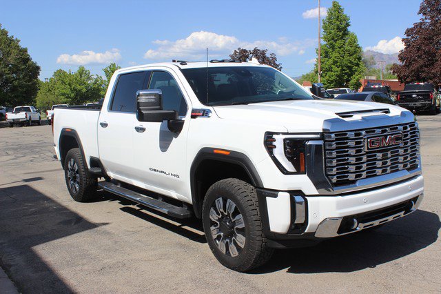 Used 2024 GMC Sierra 3500 Denali w/ Denali Reserve Package image 9