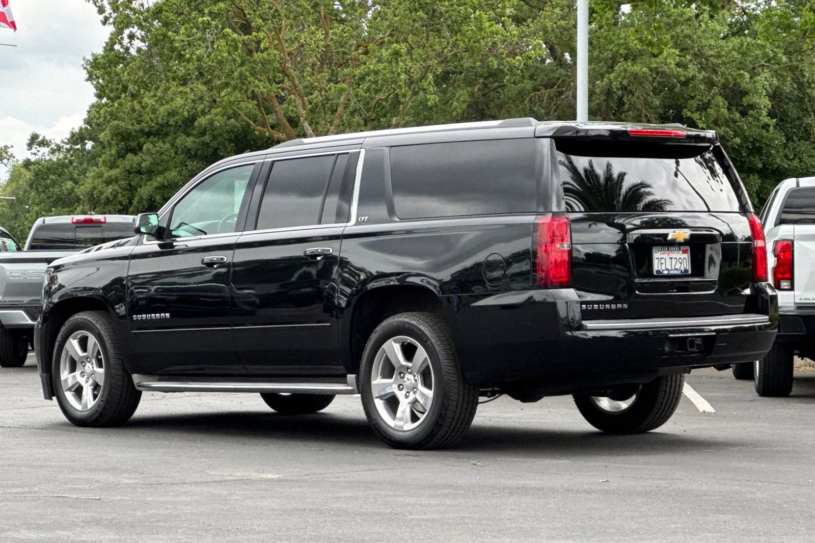Used 2015 Chevrolet Suburban LTZ image 5