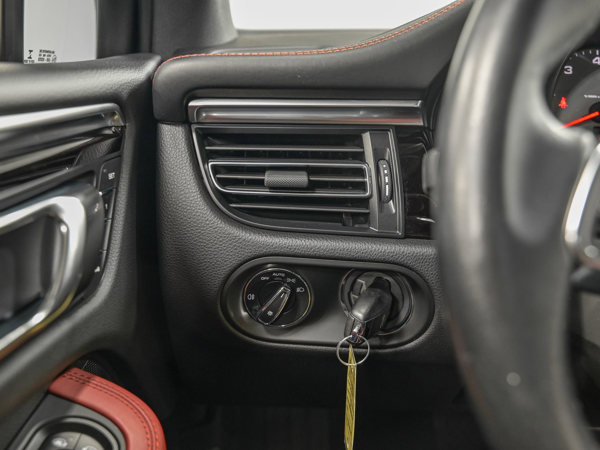 Used 2020 Porsche Macan S image 18