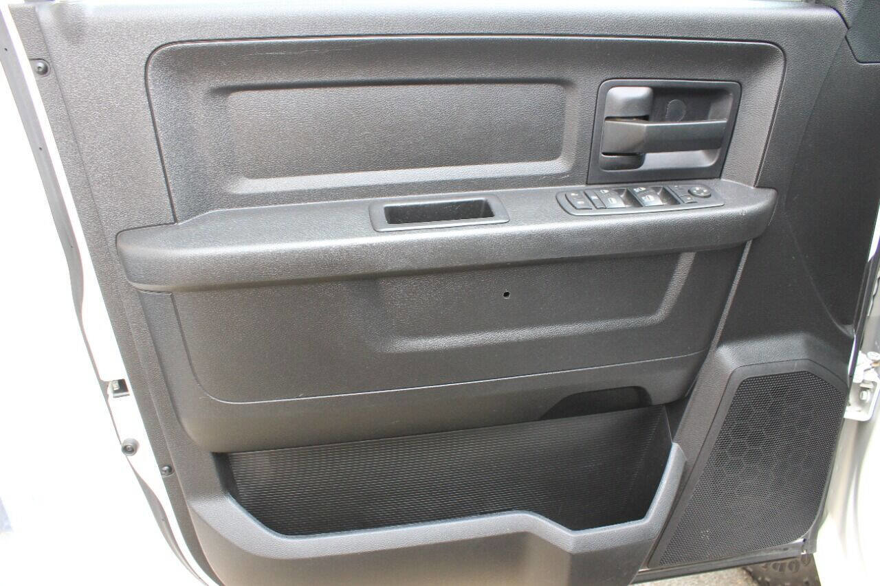 Used 2017 RAM 3500 Tradesman w/ Chrome Appearance Group image 12