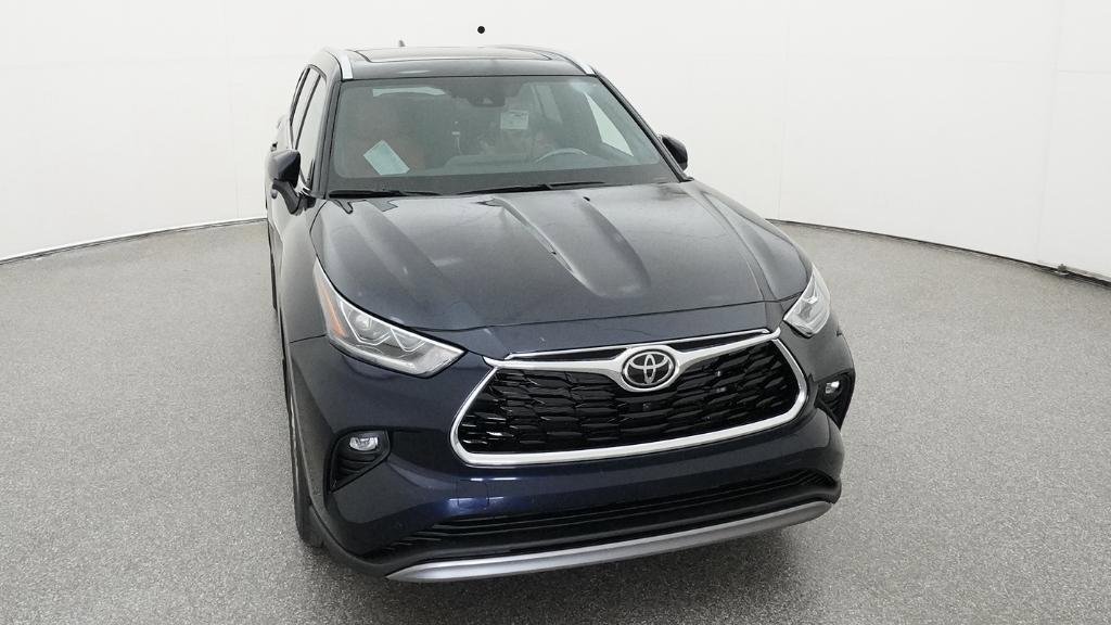 New 2026 Toyota Highlander Platinum AWD/4WD image 3