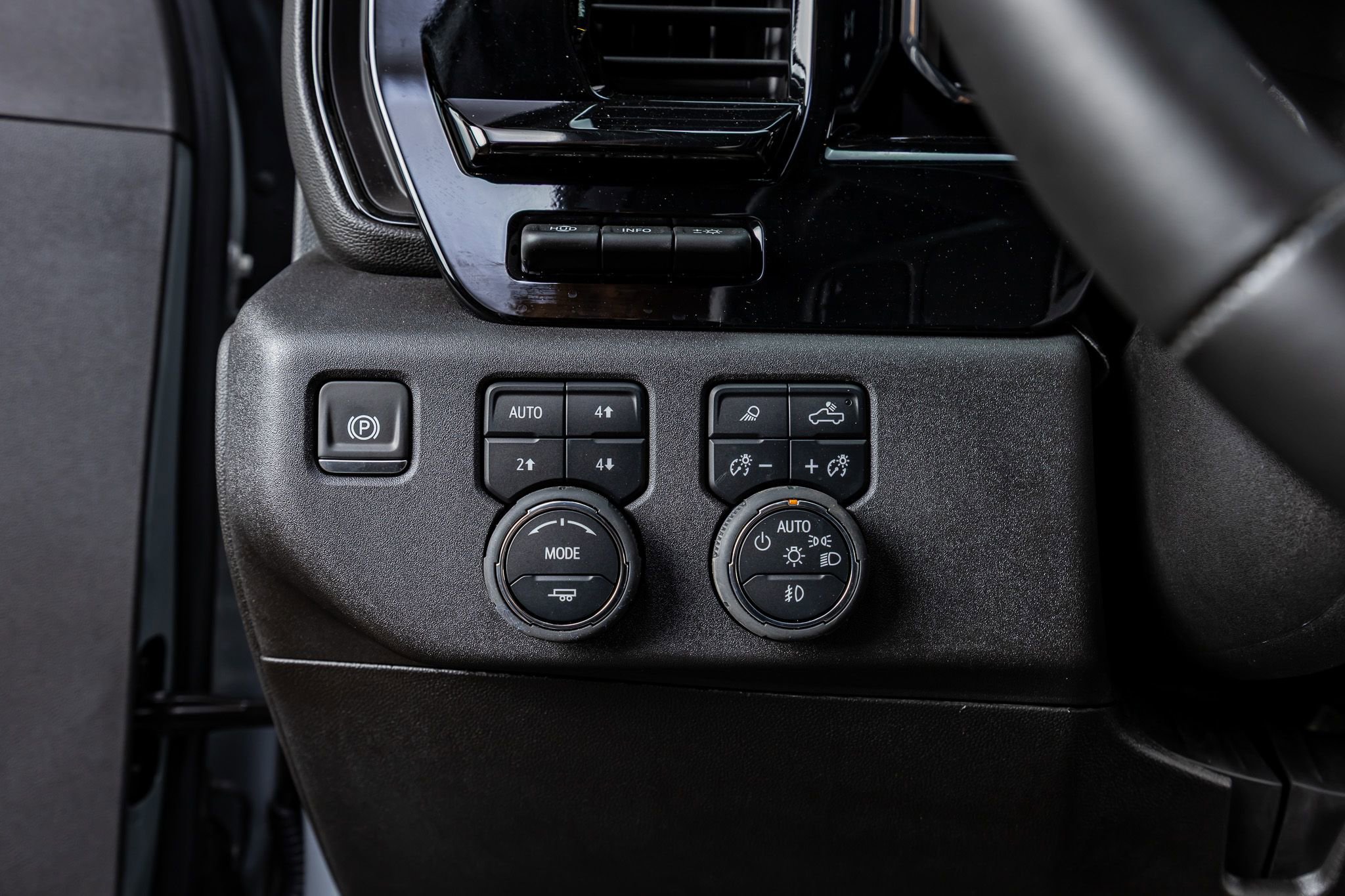 Used 2025 Chevrolet Silverado 2500 ZR2 w/ Technology Package image 22