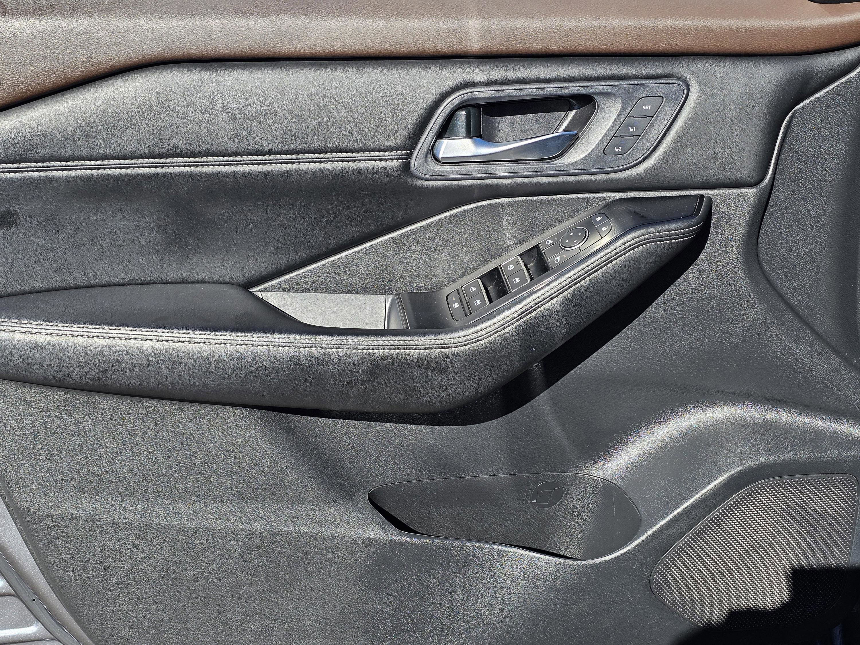 Used 2023 Nissan Rogue SL w/ SL Premium Package image 14