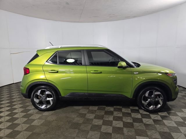 Used 2023 Hyundai Venue SEL image 4
