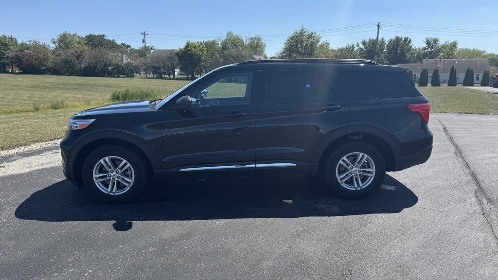 Used 2023 Ford Explorer XLT w/ Equipment Group 202A image 4
